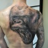 Wunderbares schwarzes Rücken Tattoo mit großem Gorilla Kopf