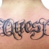 Tatuaggio 3D sulla schiena la scritta 