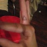 tatuaje en el dedode triángulo Amateur