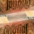 Le tatouage d'ambigramme des mots la loyauté et la trahison