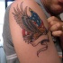 Tatuaggio patriotico americano sulla spalla