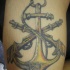 Tatuaje de color Ancla de cuerda y dos mosquetes