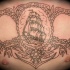 Grande nave a vela tatuato sul petto