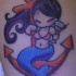 Tatuaggio colorato la sirena sull'ancora