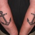 Tatuajes en dos brazos Anclas negras