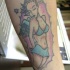 Tatuaje en la mano Chica ángel con traje de natación