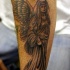 Ange fille le tatouage sur le bras