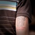 Spruchtattoo am Arm