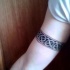 Le tatouage bracelet ordinaire en style celtique