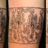 La danse macabre sur le bras tatouage brassard