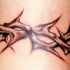Tatuaggio filo spinato in forma di braccialetto