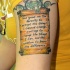 Inscription sage le tatouage sur le bras