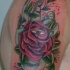 Oil avec une rose le tatouage sur le bras