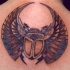 Escarabajo sagrado tatuaje en color