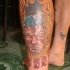 Shaman dei Aztechi a fuoco tatuato sulla gamba