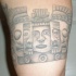 Tatuaje de estilo de arte azteca.