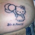 Tattoo von Hello Kitty auf Becken