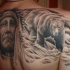 nativo indiano con orso sul lago tatuaggio particolare