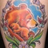 mamma orso con suo bimbo abbracciti tatuaggio colorato