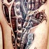 biomech tatuaggio sotto pelle
