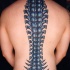 biomech colonna vertebrale osso colrato tatuaggio