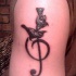 Tatuaggio sul braccio la chiave di violino & gli uccelli