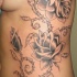 rose spine inchiostro nero tatuaggio
