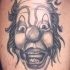 tatuaje negro de payaso malvado