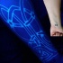 celtico trafori uv inchiostro tatuaggio sul braccio