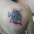 toro realistico tatuaggio sulla spalla