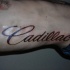 cadilac logo testo tatuaggio