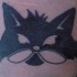 Le tatouage de chat noir et blanc minimaliste