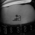 gattino gioca minimalista tatuaggio