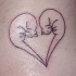 due gatti rendendo cuore tatuaggio