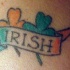 bandiera irlandese con trifoglio tatuaggio