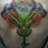 Le tatouage d'entrelacs celtique en couleur sur le dos