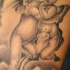 bue cherubini si bacciano inchiostro nero tatuaggio