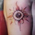 Sol en las llamas tatuaje en color