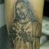 el tatuaje de jesucristo con sagrado corazon hecho en tinta negra