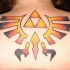 Tatuaje a color el símbolo de Triforce