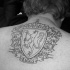 araldico scudo con leone tatuaggio sulla schiena