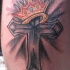 croce religiosa coronata tatuaggio