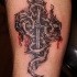 croce sanguinate con spine tatuaggio