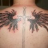 Tatuaje las alas negras con la espada