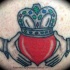 tatuaje del símbolo del anillo Claddagh