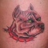 tatuaje de perro Hoffnungs Krieg con collar de pinchos