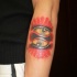 occhi simetrici tatuaggio sul braccio