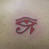 occhio di ra inchiostro rosso tatuaggio