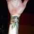 Le tatouage en couleur de fée sur le poignet