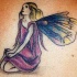 Tatuaje a color de una hada con alas